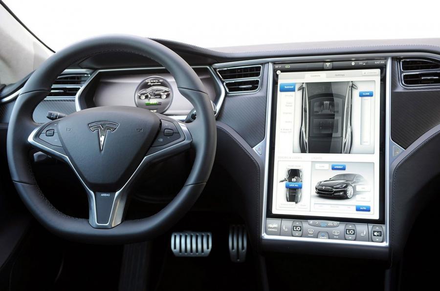 Торпедо Tesla Model S 2012 года  (фото 47 из 88)
